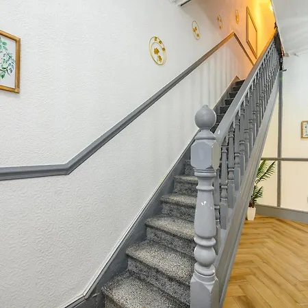 منزل للإقامة *ra7h* For Your Relaxed & Cosy + Free Parking ليدز